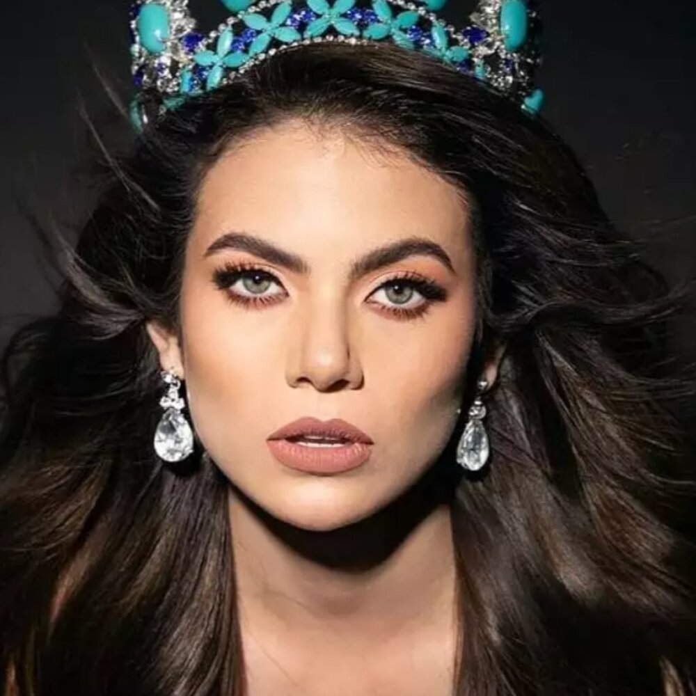 Meet your Posher, Adriana